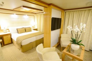 Royal_Princess-suite_[2]